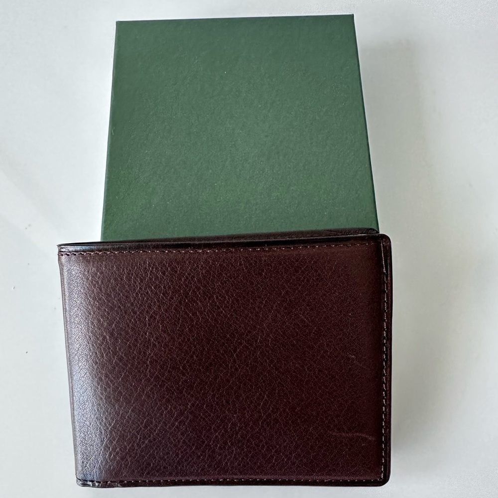 Leather Bifold Men’s Wallet - Gift-Ready 🎁👔 Brand New in Box!